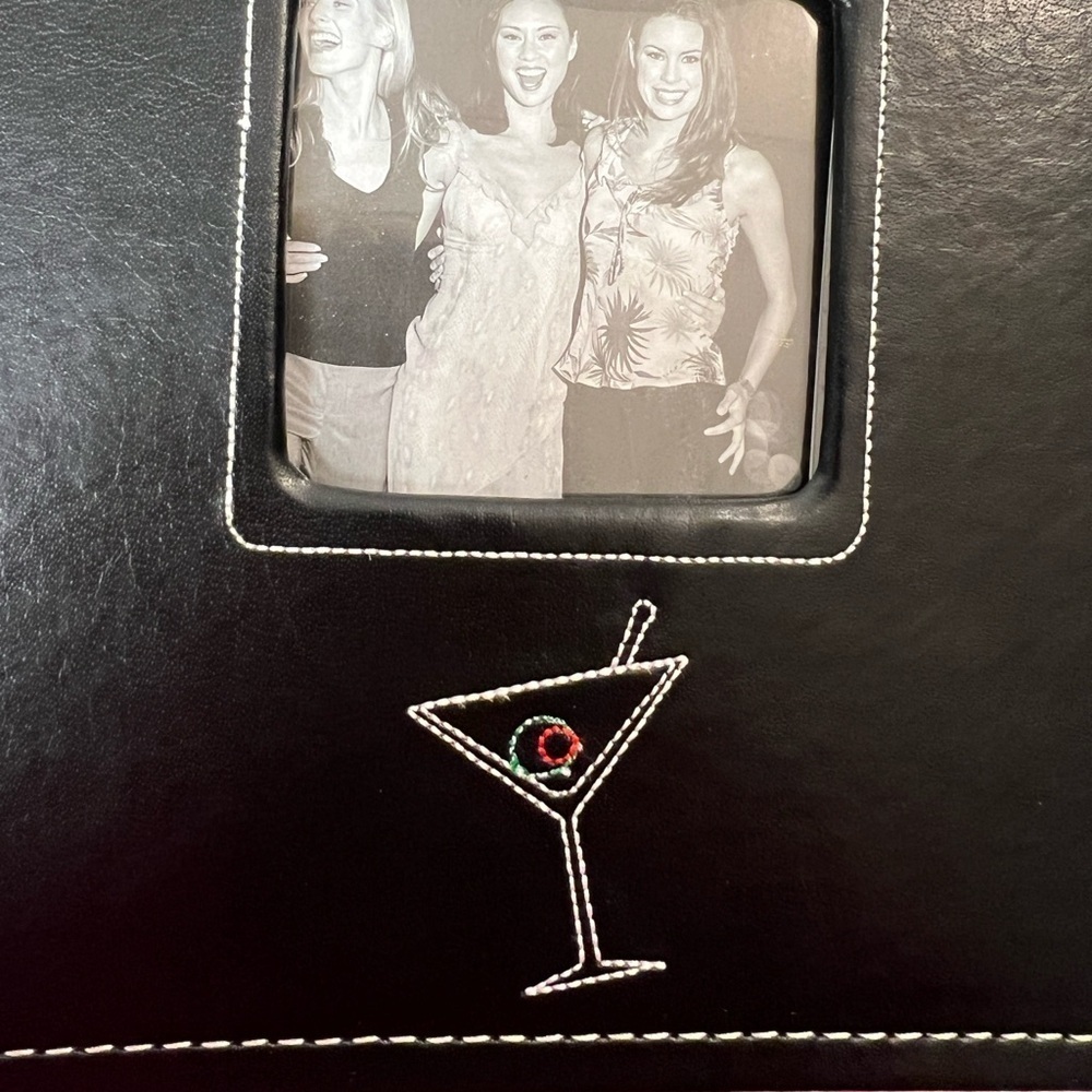 Sixtrees 'Girl's Night Out' Imitation Leather w/White Stitch Photo Album 4" x 6" - Picture 9 of 10